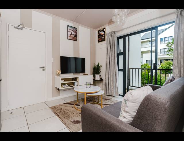 1 BEDROOM APARTMENT FOR SALE IN CROWTHORNE AH